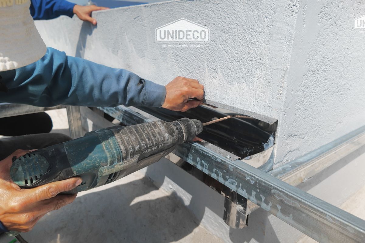 Sàn mái BTCT chống thấm, tạo dốc thu nước về phễu chuẩn kỹ thuật.