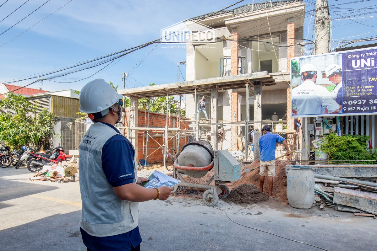 Giám sát thi công phần thô là một phần quan trọng trong quy trình xây nhà trọn gói tại Vũng Tàu.