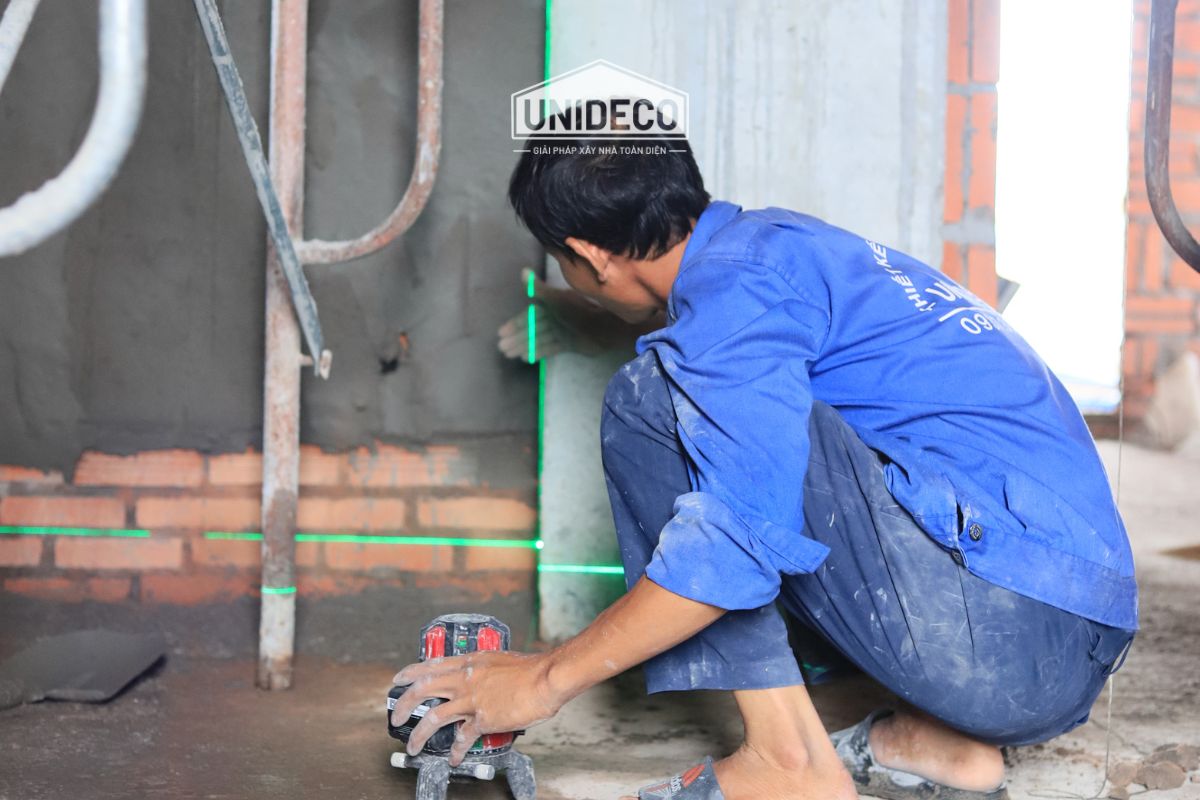 Kỹ năng đọc bản vẽ xây dựng giúp đội thợ thi công chính xác, tránh các sai sót tốn kém.