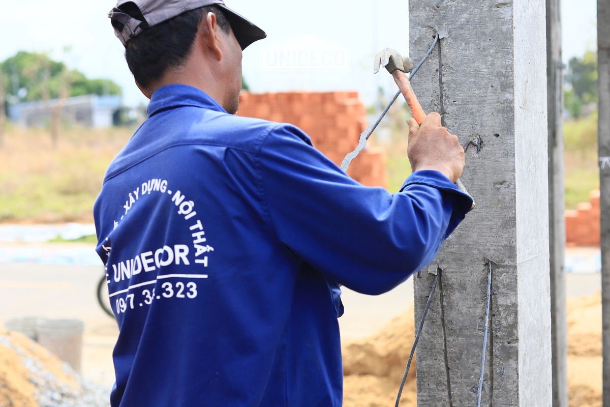 Kỹ thuật câu gạch tại các vị trí tường giao nhau để tăng cường liên kết, chống nứt.