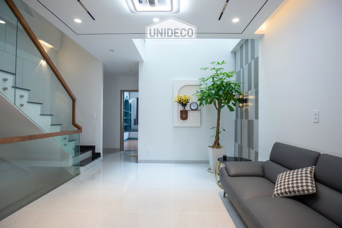 Ô giếng trời mang lại nguồn ánh sáng tự nhiên cho ngôi nhà.